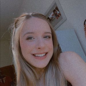 Meet your Posher, Abby